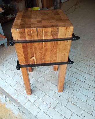 Ceppo in legno da macellaio