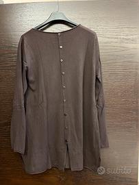 Maglione con bottoni sul retro