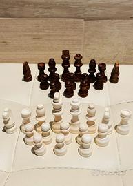 Set di scacchi in legno