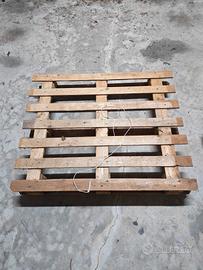 pedane pallet dotate di rotelle