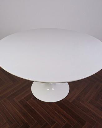 Tavolo “Tulip” di Eero Saarinen per Knoll Int.