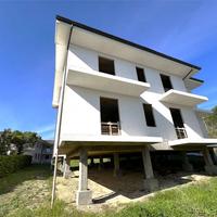 CASA SINGOLA da ULTIMARE IN POSIZIONE COLLINARE