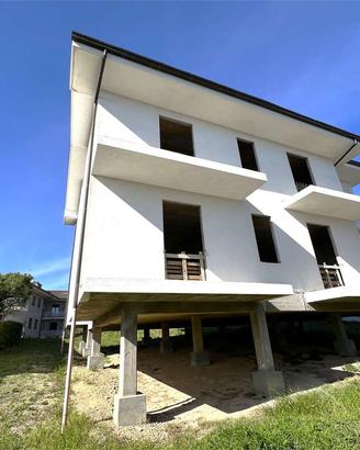 CASA SINGOLA da ULTIMARE IN POSIZIONE COLLINARE