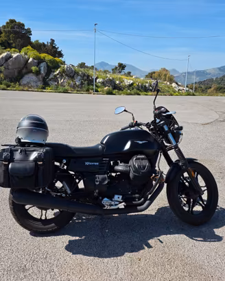 Moto Guzzi V7 III Stone (2018)