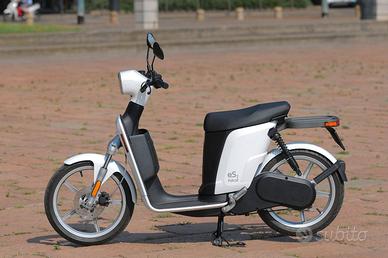 Askoll eS2 City Scooter Elettrico 50 EcoBonus BZ