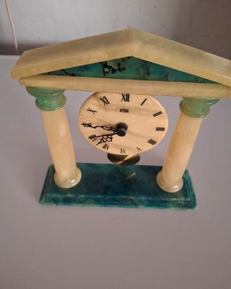 Orologio in alabastro
