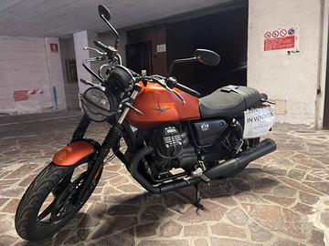 Moto Guzzi V7 Stone - con accessori