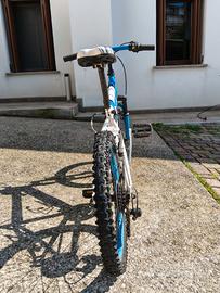 bicicletta di media taglia per bambino 