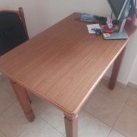 Tavolino in legno e 2 sedie