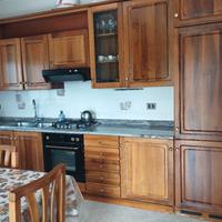 Cucina usata in vero legno con elettrodomestici 