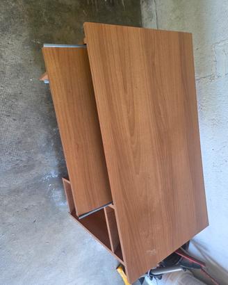 Scrivania con rotella