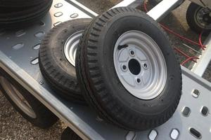 Ruota completa con pneumatico 4.00/4.80 R8