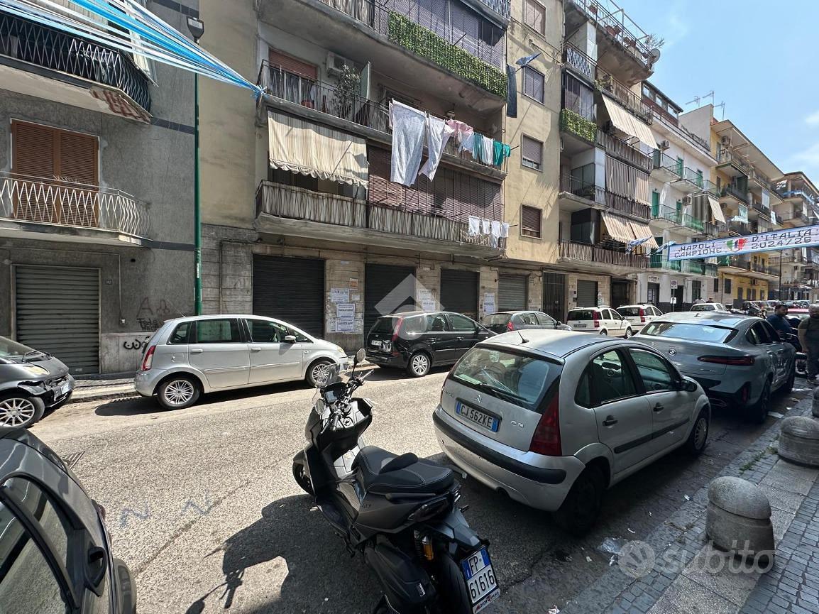 NEGOZIO A NAPOLI - Vista 5