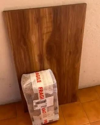 Tavolino in legno da arredo esterno o interno