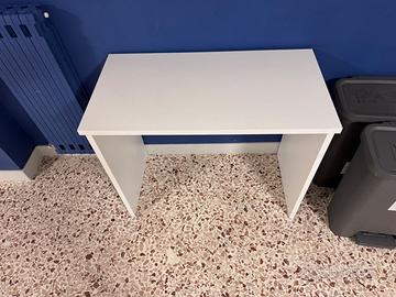 3 Scrivanie Bianche – Design Minimal