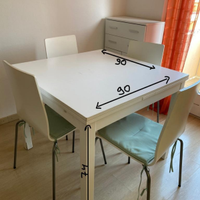 Tavolo Ikea con le sedie