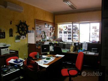 Locale commerciale/ufficio fronte strada