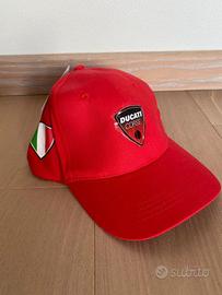 Berretto rosso Ducati Corse, taglia unica.