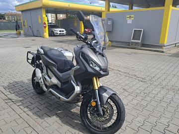 HONDA X-ADV 750 .