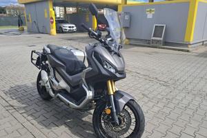 HONDA X-ADV 750 .