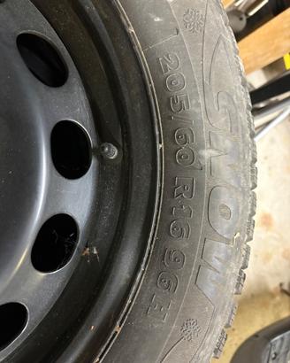 Gomme invernali 205/60 R16 con cerchi