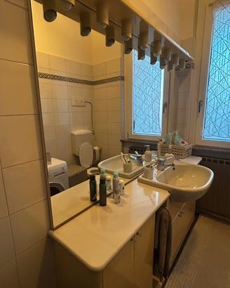 Bagno mobile con specchio