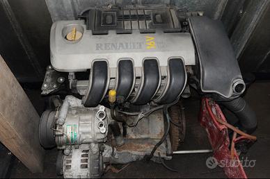 Motore Renault Clio 1.2 16V completo con frizione