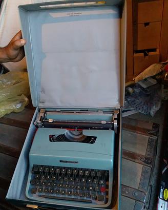 Macchina da scrivere olivetti lettera 32 originale