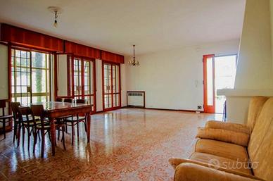 Villa in quadrifamiliare