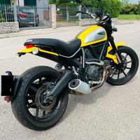Ducati Scrambler 800 cc. Mod: Icon yellow 2015