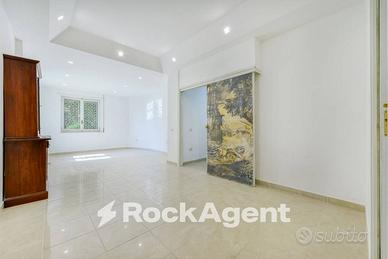 POSILLIPO - 4 VANI - TERRAZZO - BOX AUTO TRIPLO