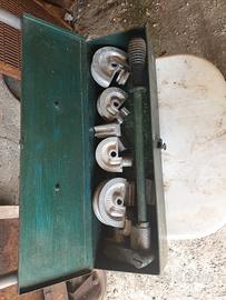 Piegatubo per tubi in rame