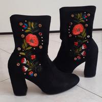 Stivaletti PrimaDonna, neri con ricamo floreale n°