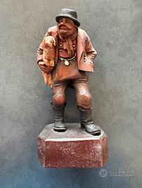 Statuina anri uomo con maialino