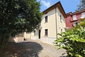 CASA SEMINDIPENDENTE A AIRUNO