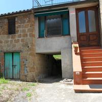 Appartamento su tre livelli magazzino cantina