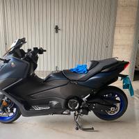 Tmax 560 icon blue 2023