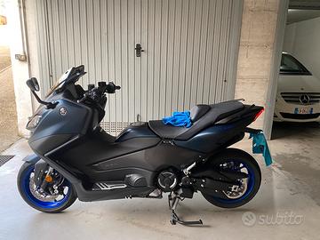 Tmax 560 icon blue 2023