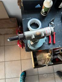 Rivettatrice pneumatica