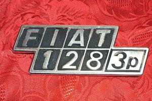 scritta "Fiat 128 3 P" 
