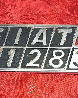 scritta "Fiat 128 3 P" 