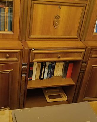 Tavolo e libreria per ufficio