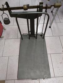 Bascula antica completa di pesi