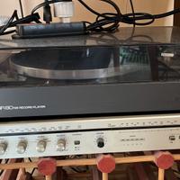 Giradischi vintage con amplificatore stereo