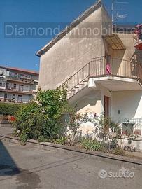 Appartamento con garage e orto a Linguaglossa