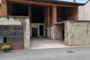 Rustico / Casale di 200 m² con più di 5 locali a M
