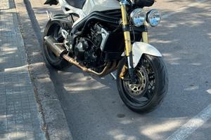Triumph speed triple 1050