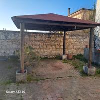 Gazebo da giardino con struttura in legno 