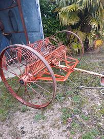 Rastrello da fieno antico