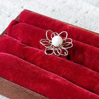 Anello Regolabile in Acciaio Inox – Fiore con Piet